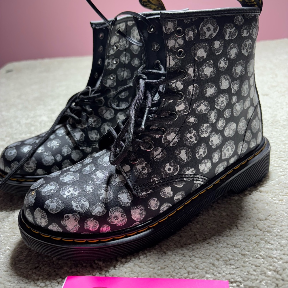 Dr.‎ Martens 1460 Loud Leopard Lace Up Boots Gunmetal Youth US Size 4 New